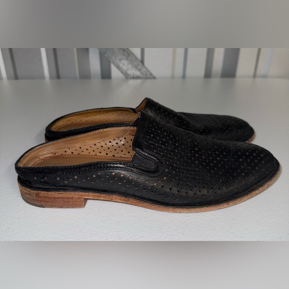 Trask Ashley perforated black leather slip-on mule loafers size 8